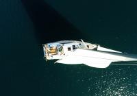 barcha a vela da cima d'albero barca a vela vele di yacht a vela